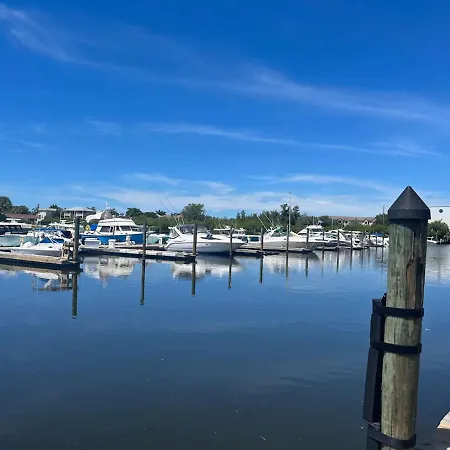 Marina Vibes - Sarasota Hotel
